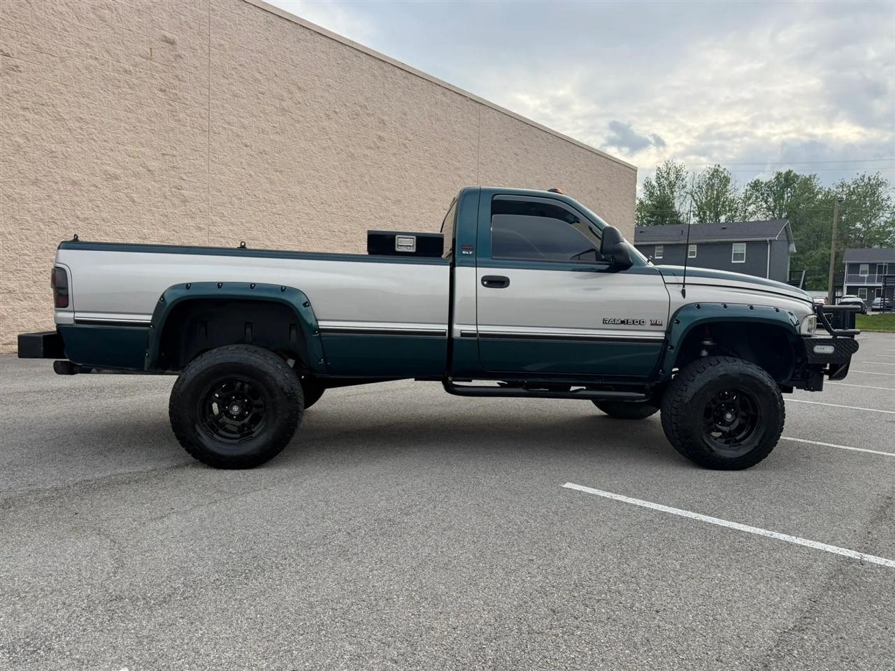 Dodge Ram 1500 Reg Cab 119" WB 4WD 1997