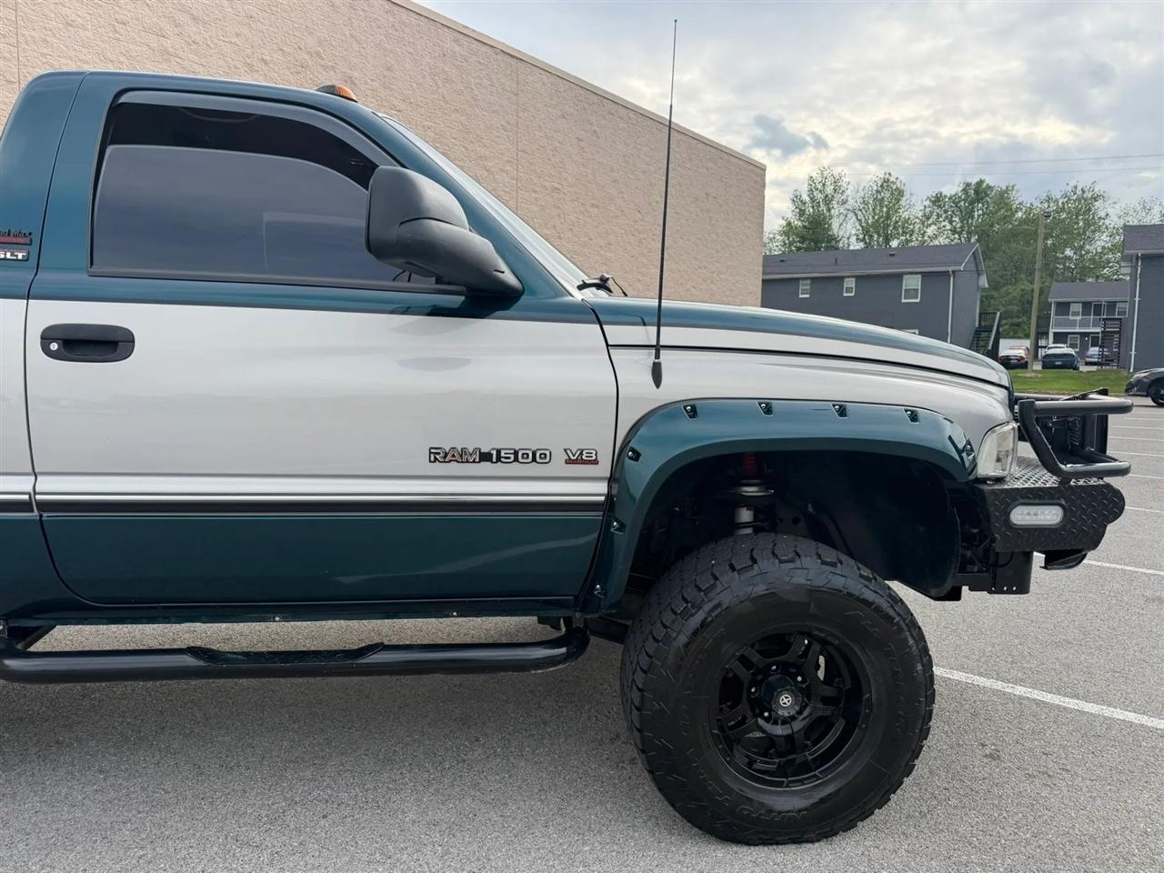 Dodge Ram 1500 Reg Cab 119" WB 4WD 1997