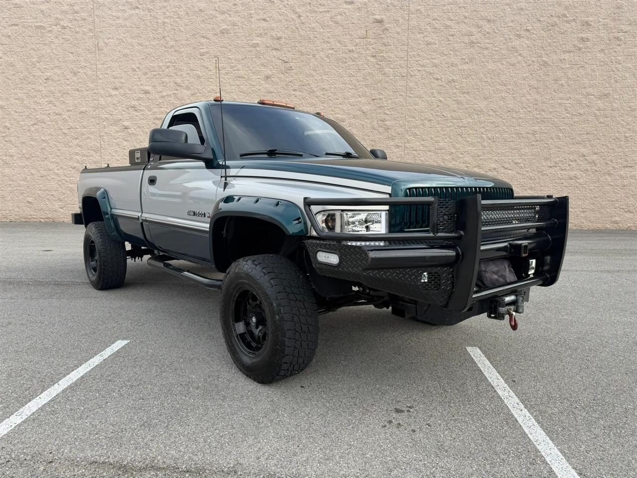 Dodge Ram 1500 Reg Cab 119" WB 4WD 1997