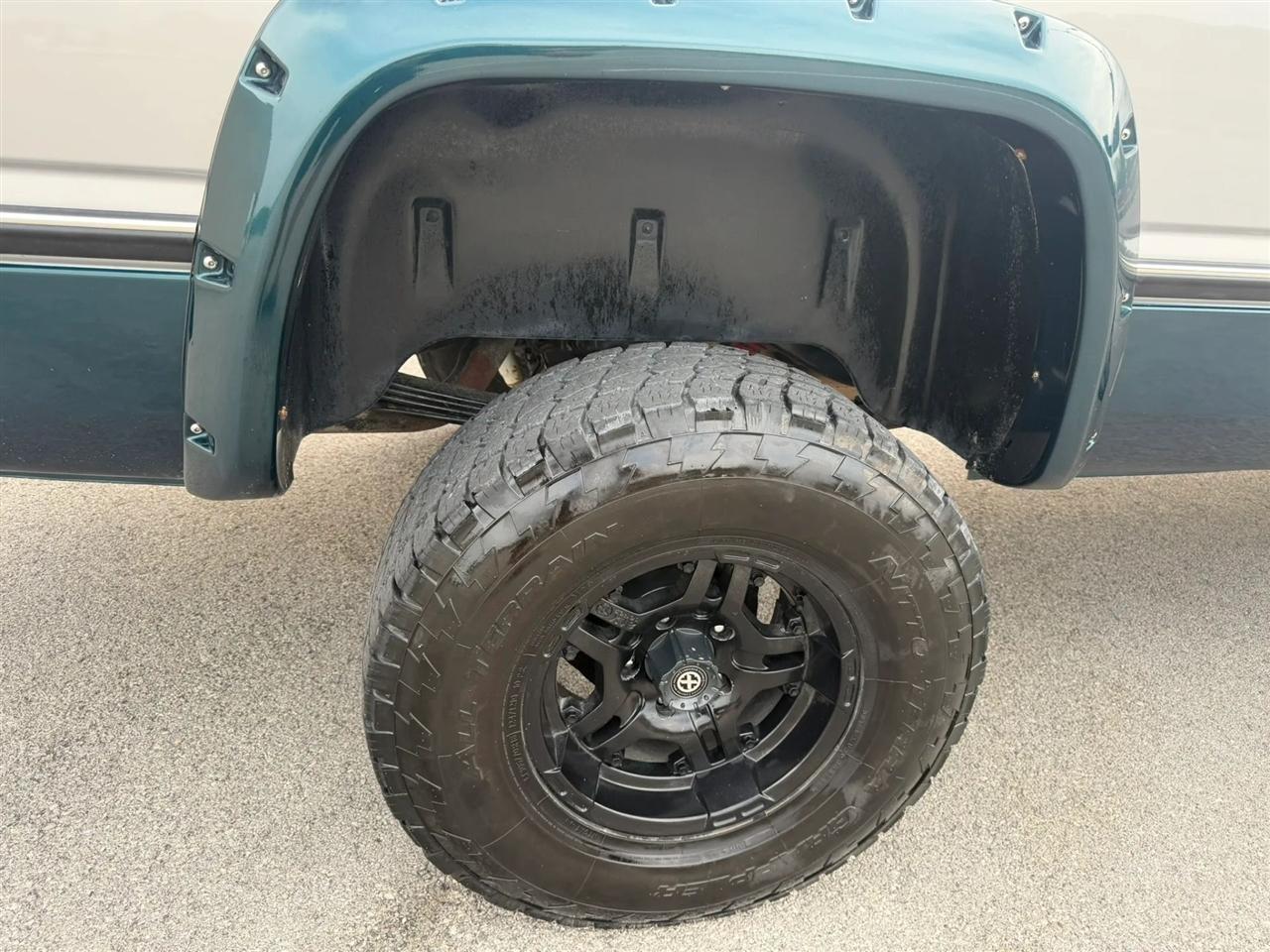 Dodge Ram 1500 Reg Cab 119" WB 4WD 1997