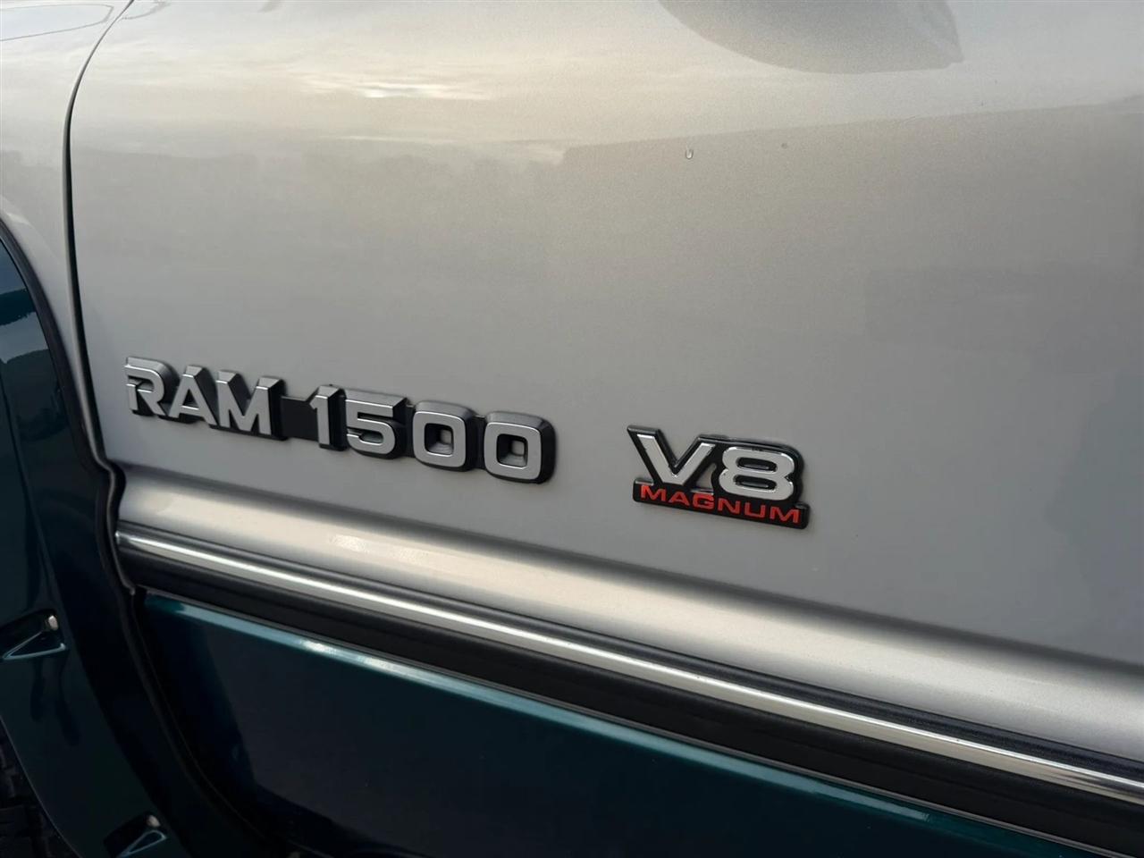 Dodge Ram 1500 Reg Cab 119" WB 4WD 1997