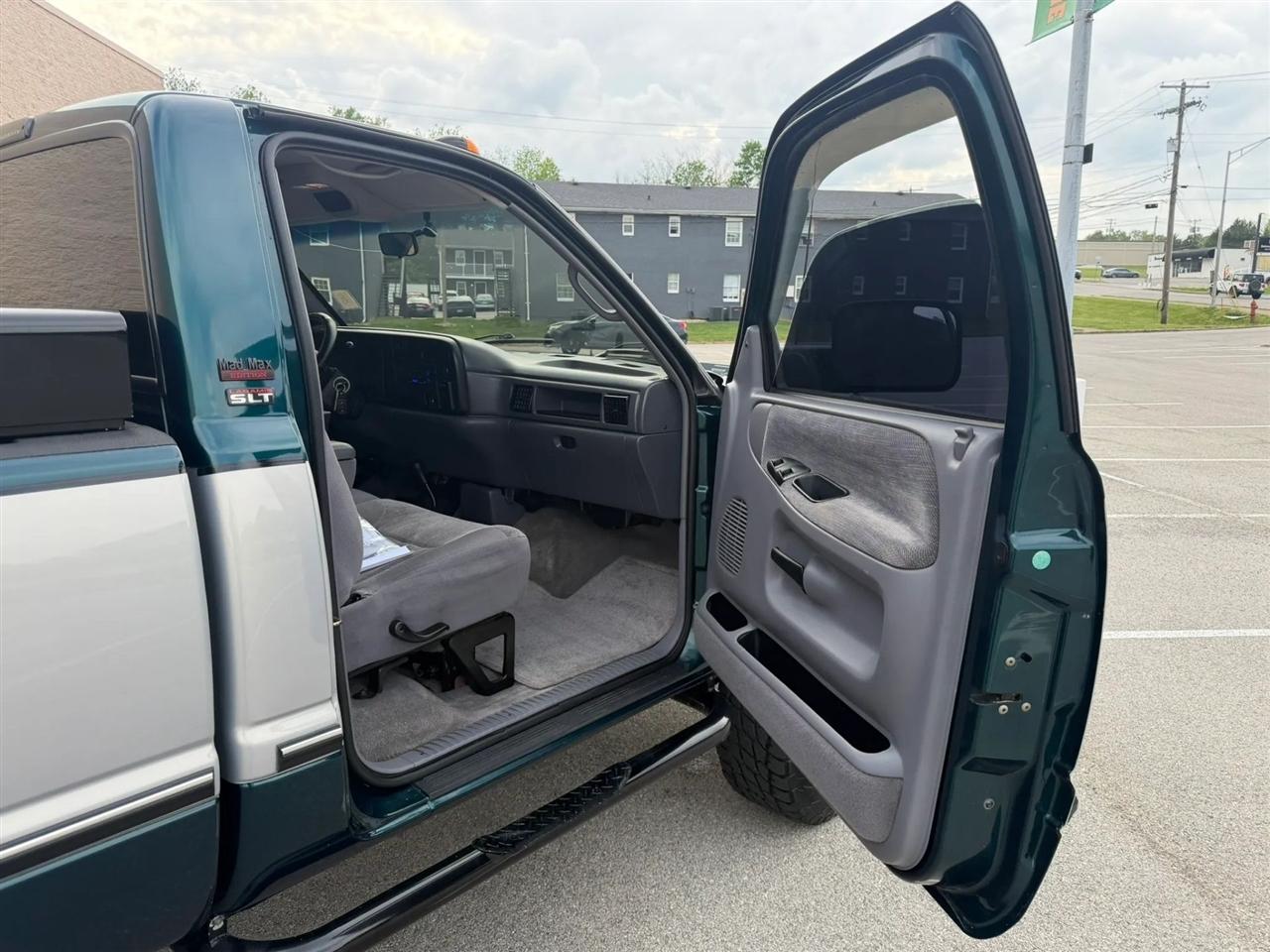 Dodge Ram 1500 Reg Cab 119" WB 4WD 1997