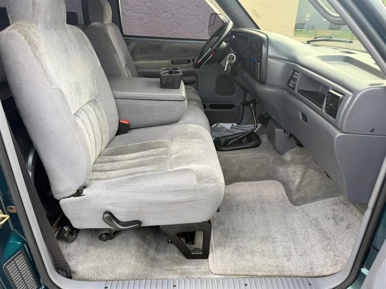 Dodge Ram 1500 Reg Cab 119" WB 4WD 1997