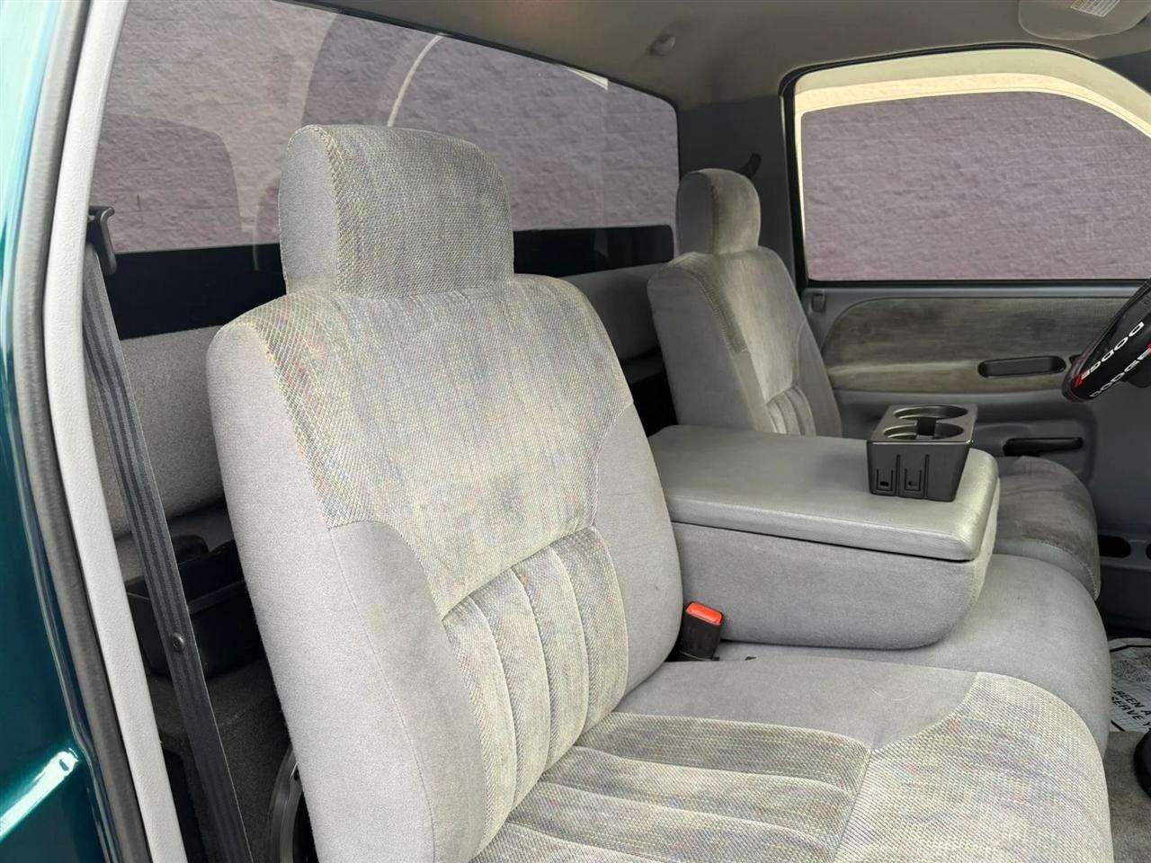 Dodge Ram 1500 Reg Cab 119" WB 4WD 1997