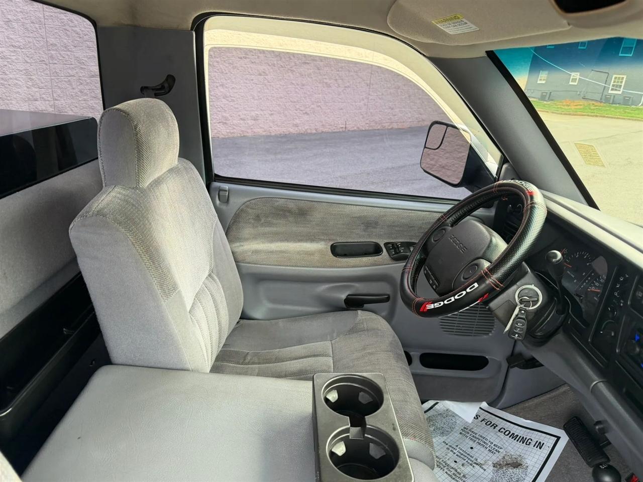 Dodge Ram 1500 Reg Cab 119" WB 4WD 1997
