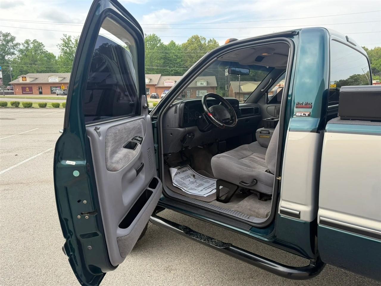 Dodge Ram 1500 Reg Cab 119" WB 4WD 1997