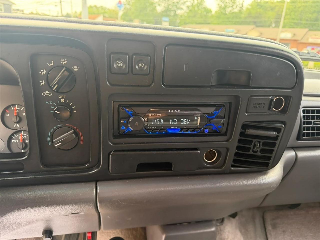 Dodge Ram 1500 Reg Cab 119" WB 4WD 1997