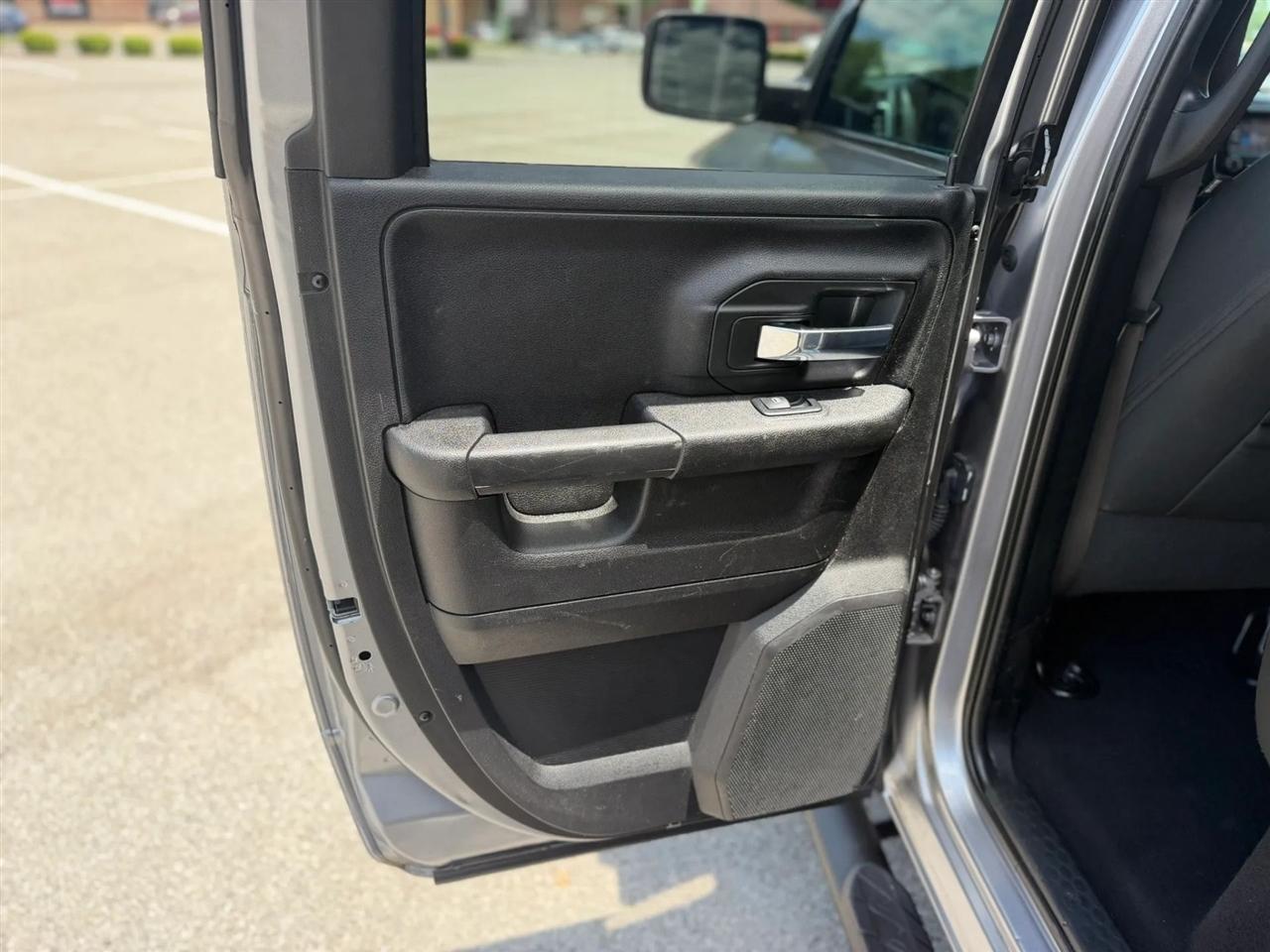 RAM 1500 Classic Warlock 4x4 Quad Cab 6'4" Box 2021