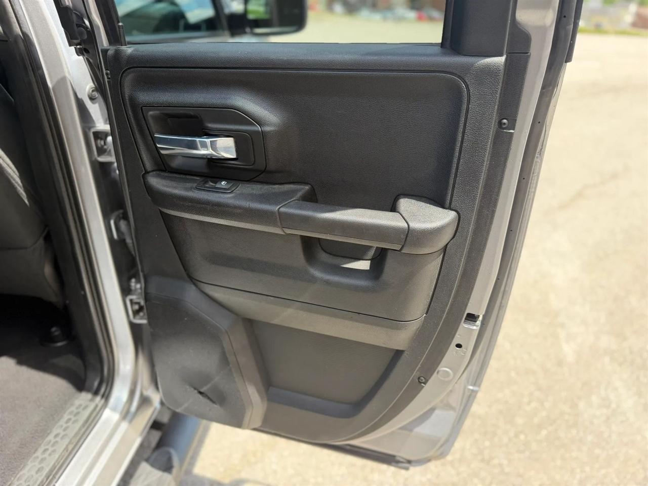 RAM 1500 Classic Warlock 4x4 Quad Cab 6'4" Box 2021