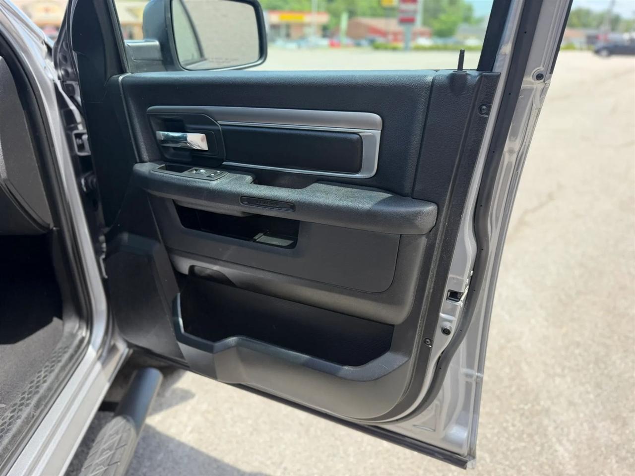 RAM 1500 Classic Warlock 4x4 Quad Cab 6'4" Box 2021