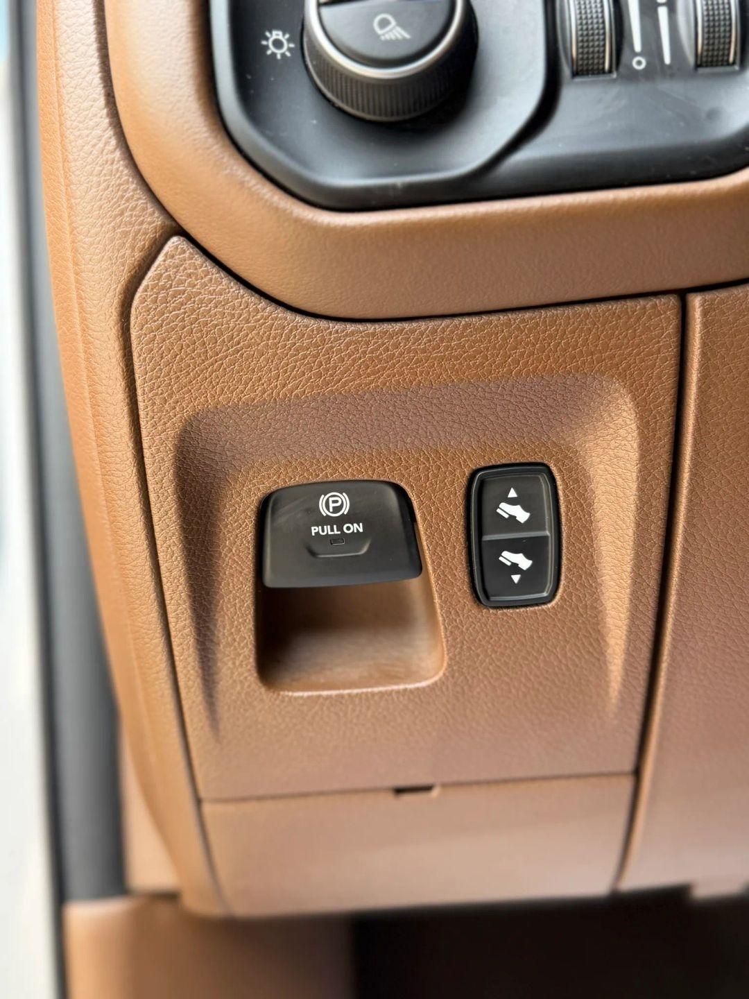 RAM 1500 Longhorn 4x4 Crew Cab 5'7" Box 2019