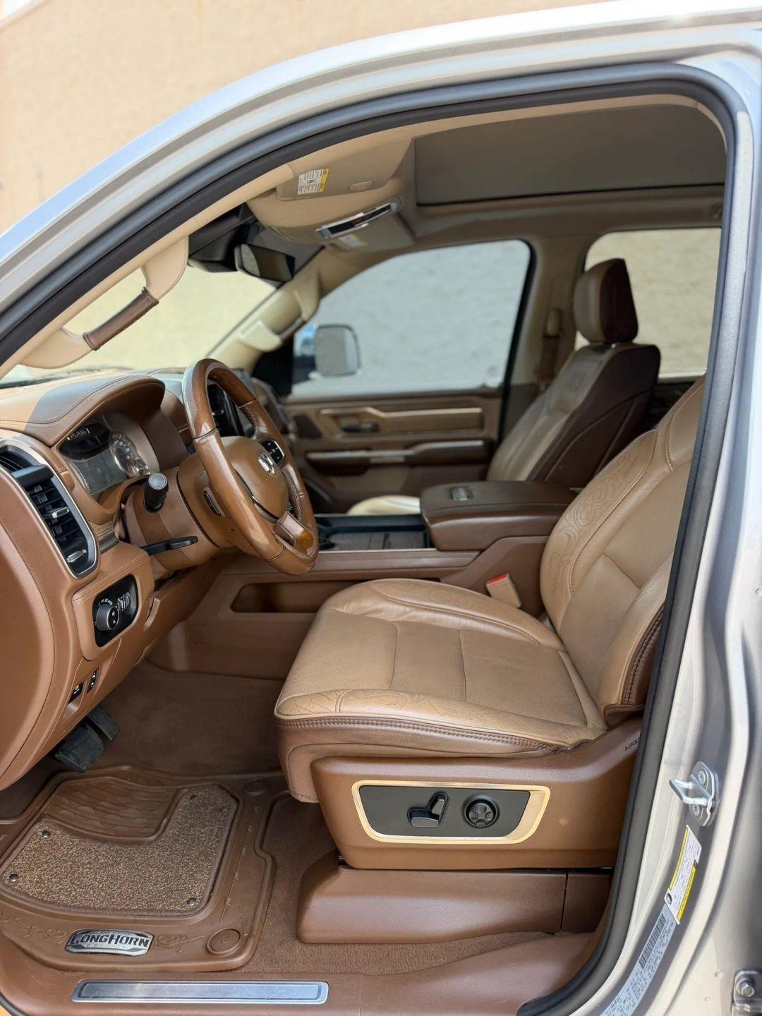 RAM 1500 Longhorn 4x4 Crew Cab 5'7" Box 2019