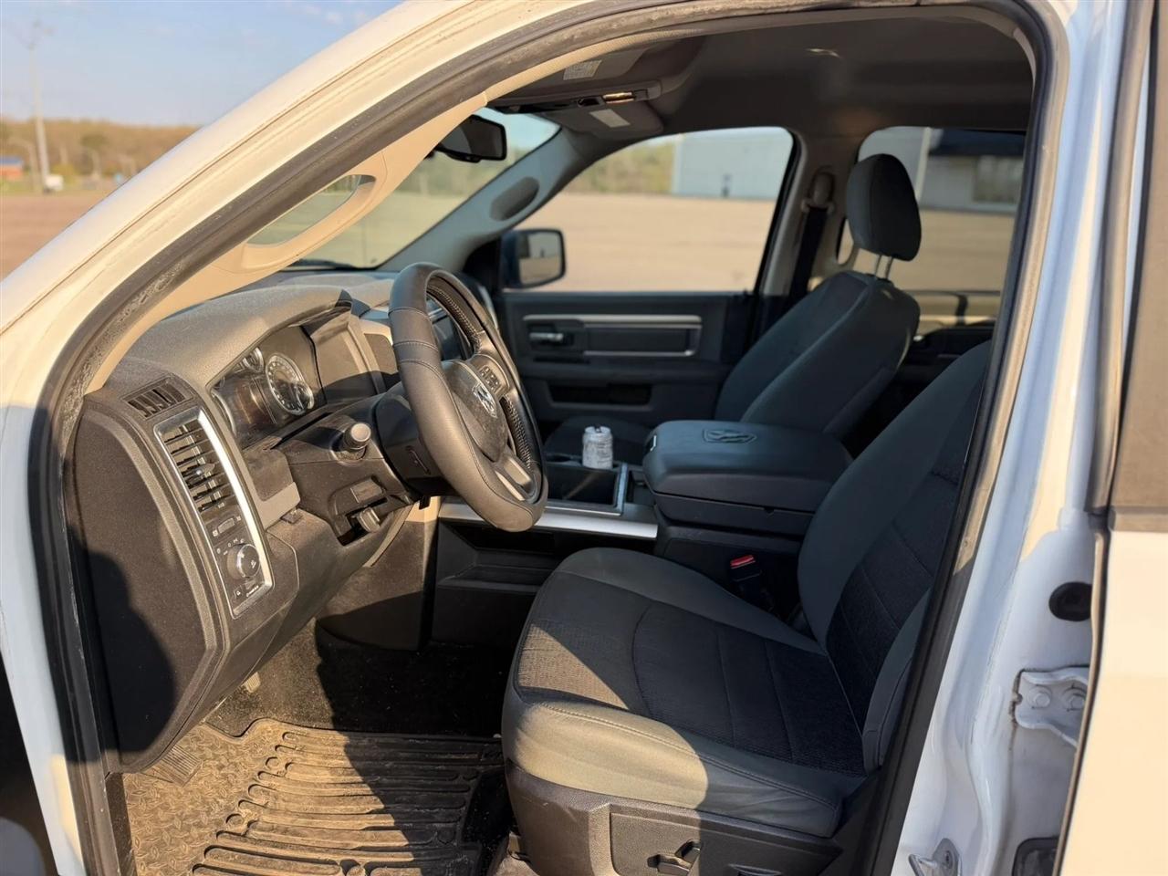 RAM 1500 2WD Crew Cab 140.5" Outdoorsman 2014