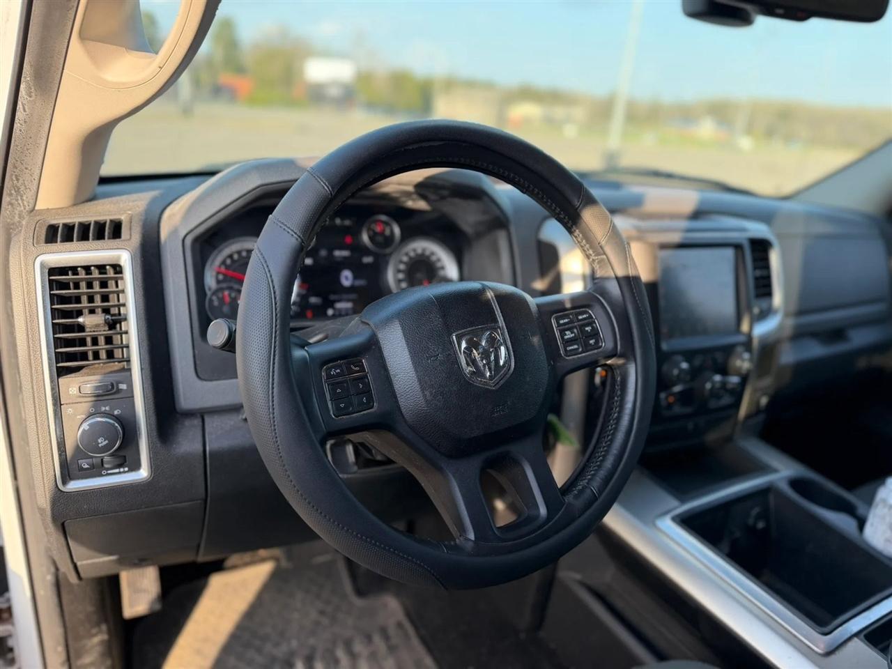 RAM 1500 2WD Crew Cab 140.5" Outdoorsman 2014
