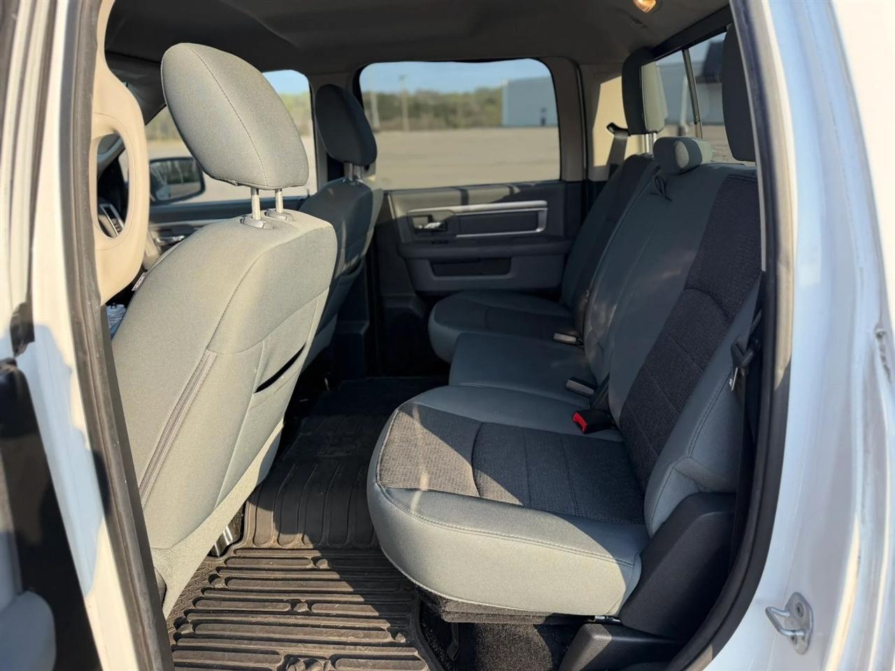 RAM 1500 2WD Crew Cab 140.5" Outdoorsman 2014