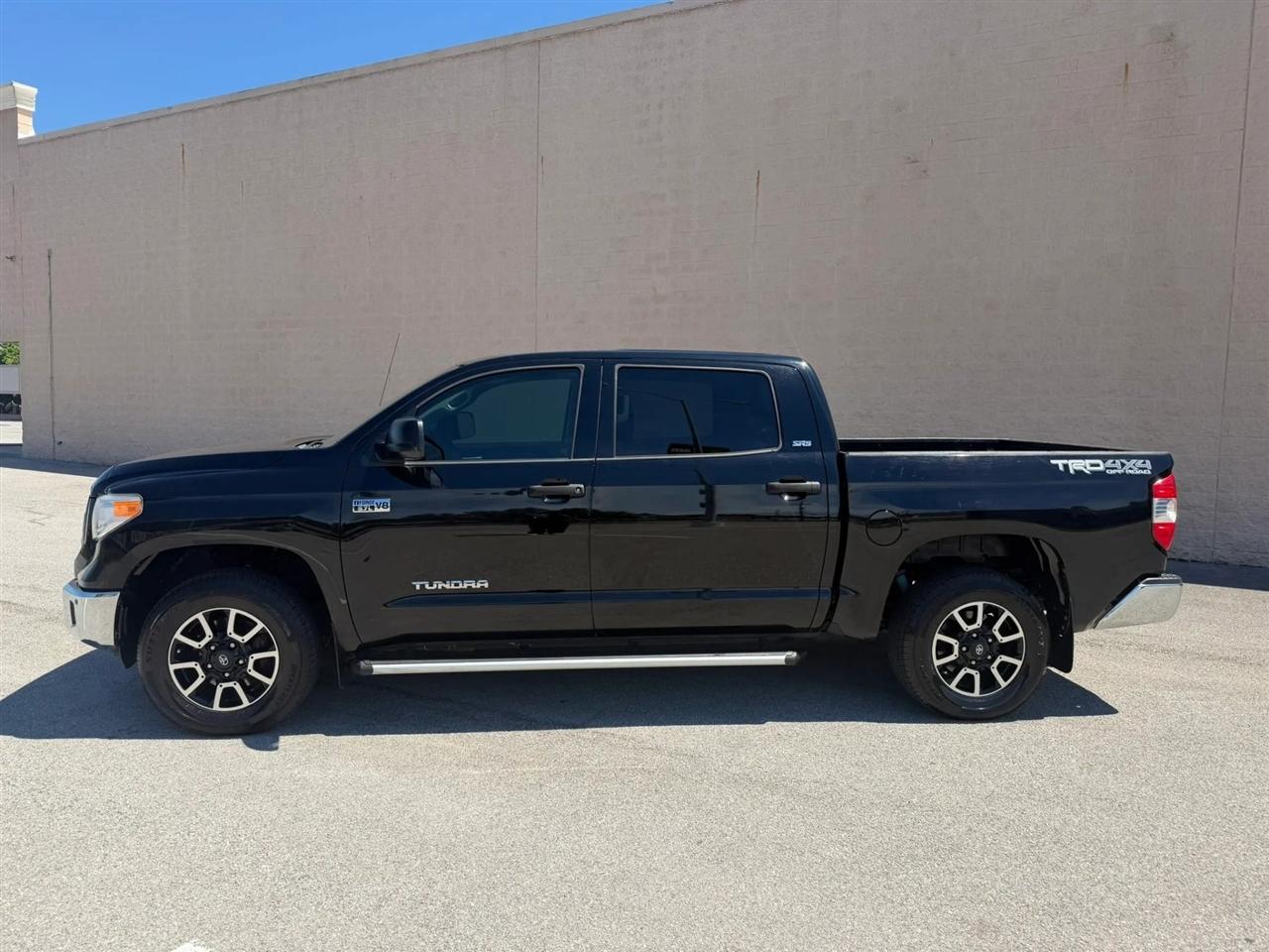Toyota Tundra 4WD TRD Pro CrewMax 5.5' Bed 5.7L (Natl) 2017