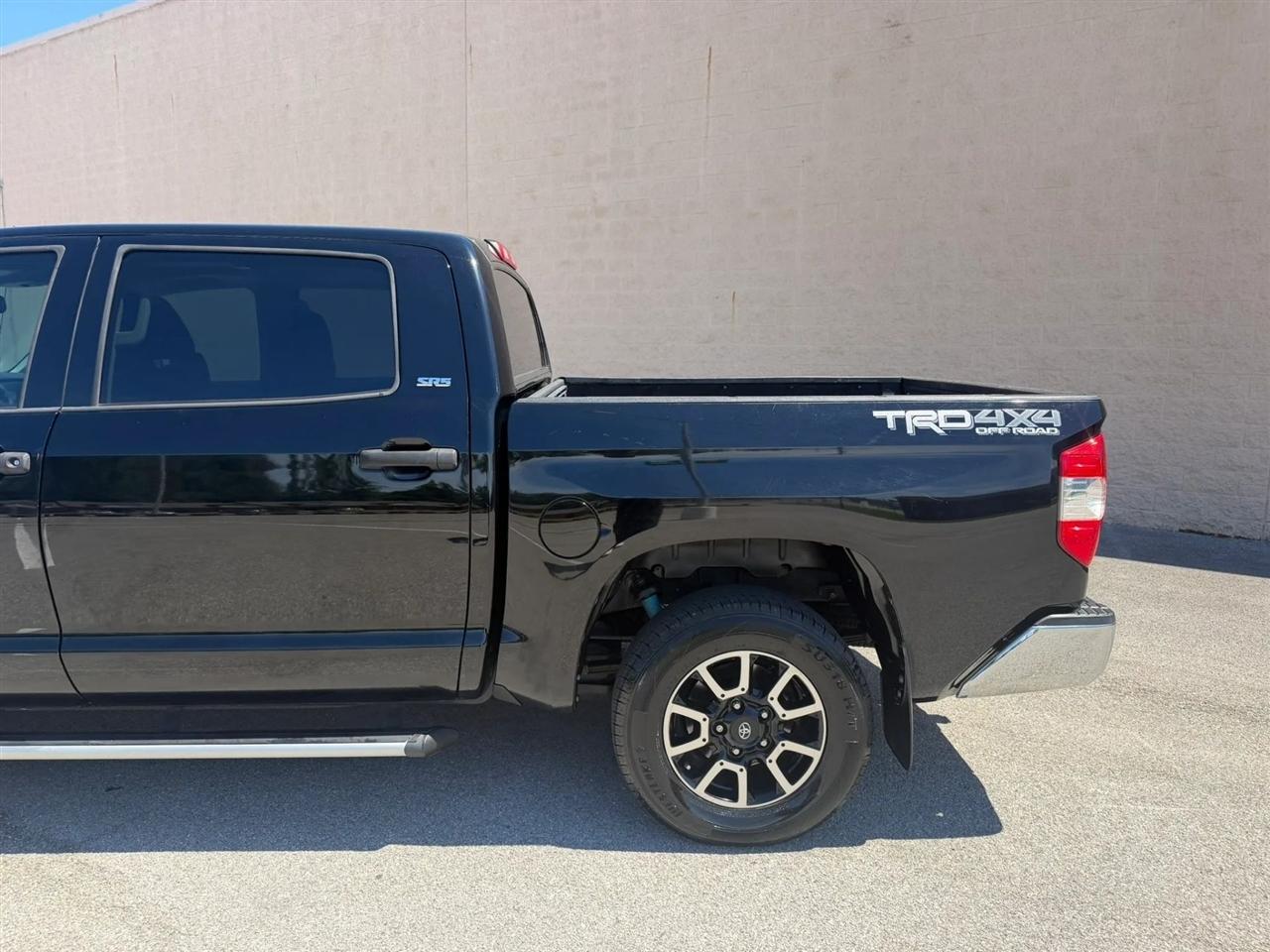 Toyota Tundra 4WD TRD Pro CrewMax 5.5' Bed 5.7L (Natl) 2017