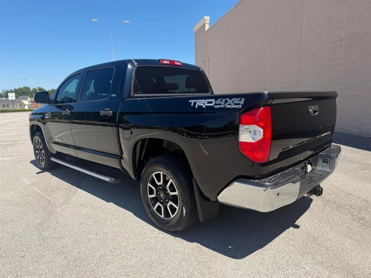 Toyota Tundra 4WD TRD Pro CrewMax 5.5' Bed 5.7L (Natl) 2017