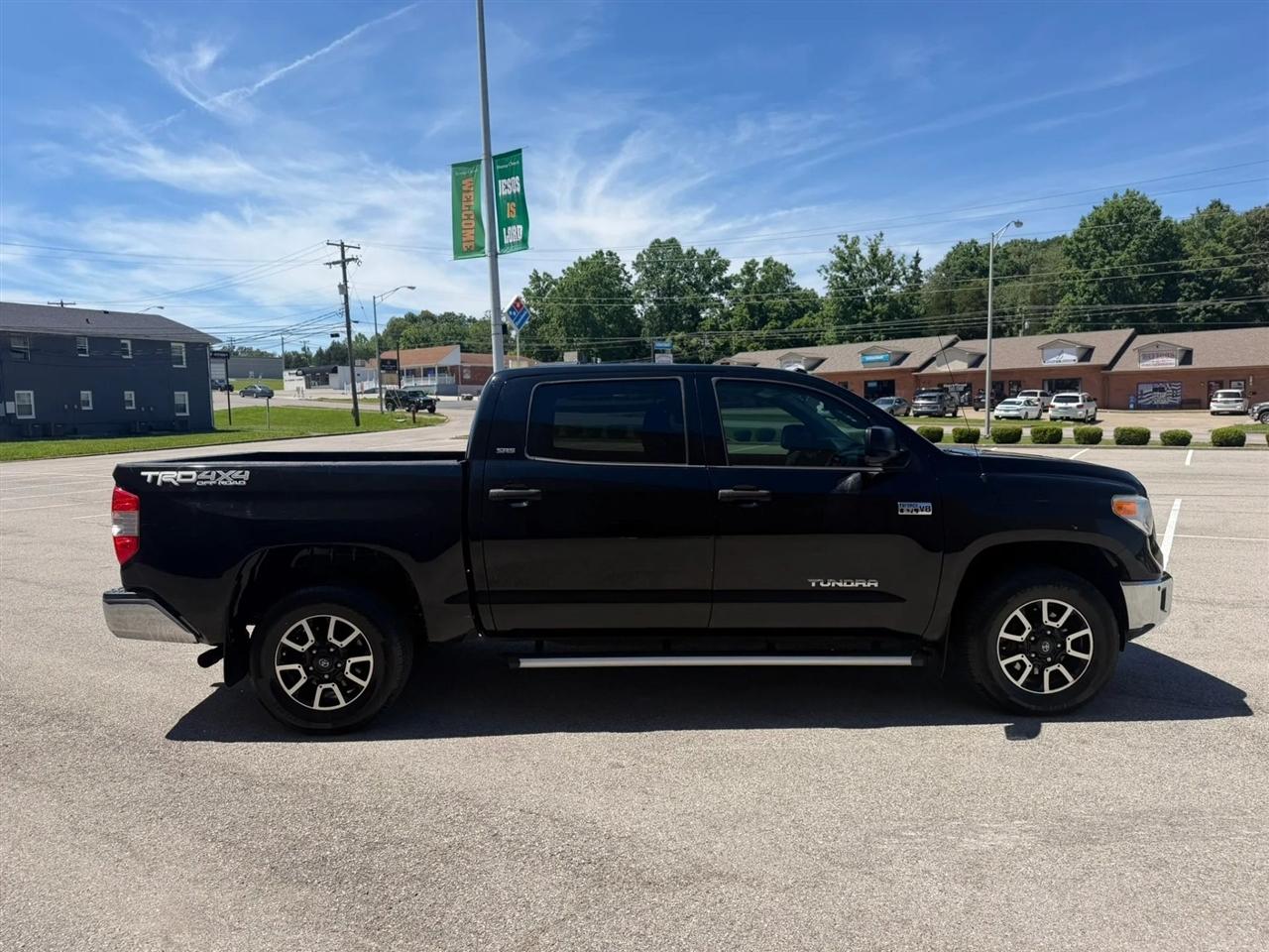 Toyota Tundra 4WD TRD Pro CrewMax 5.5' Bed 5.7L (Natl) 2017