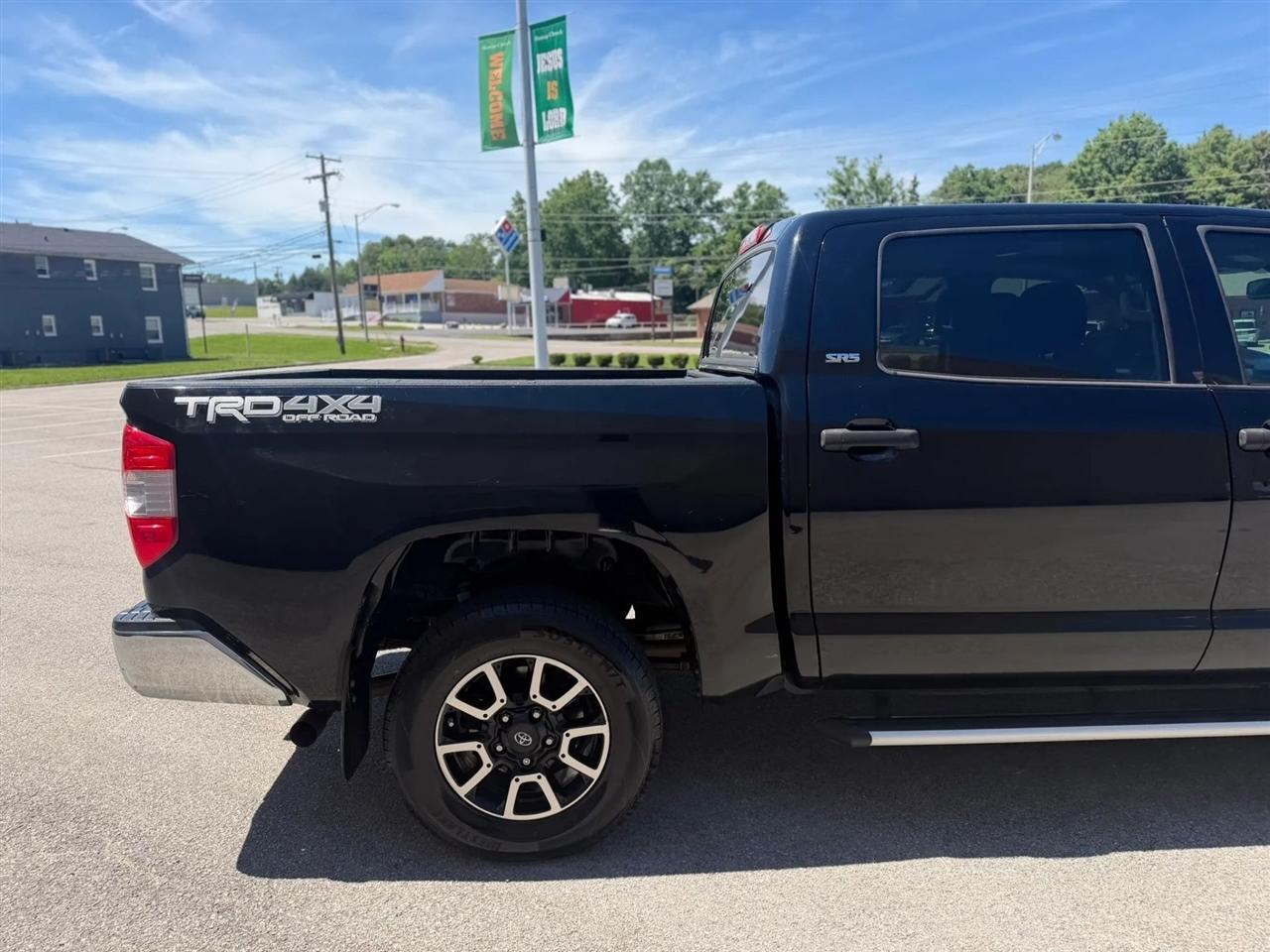 Toyota Tundra 4WD TRD Pro CrewMax 5.5' Bed 5.7L (Natl) 2017