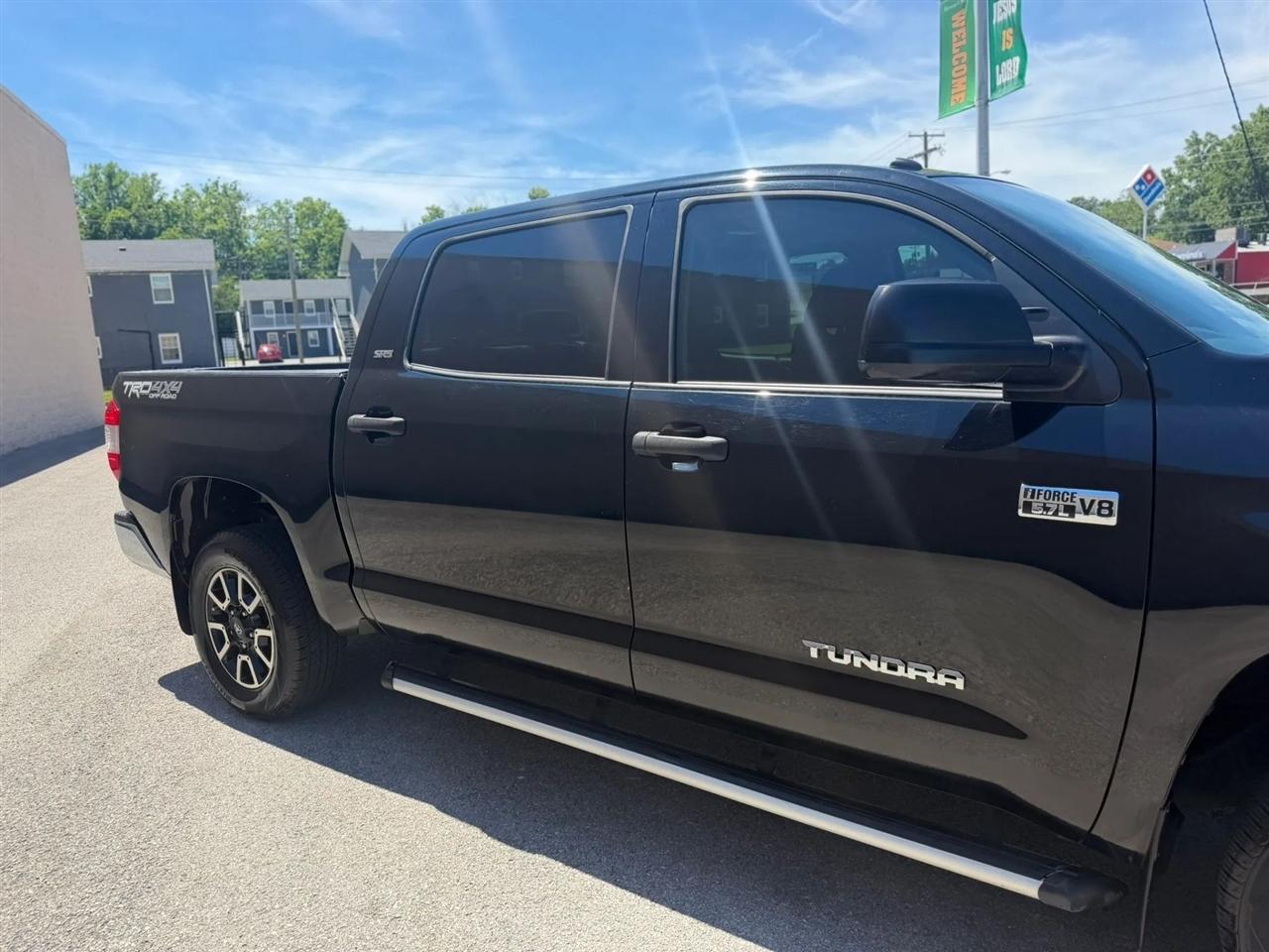 Toyota Tundra 4WD TRD Pro CrewMax 5.5' Bed 5.7L (Natl) 2017