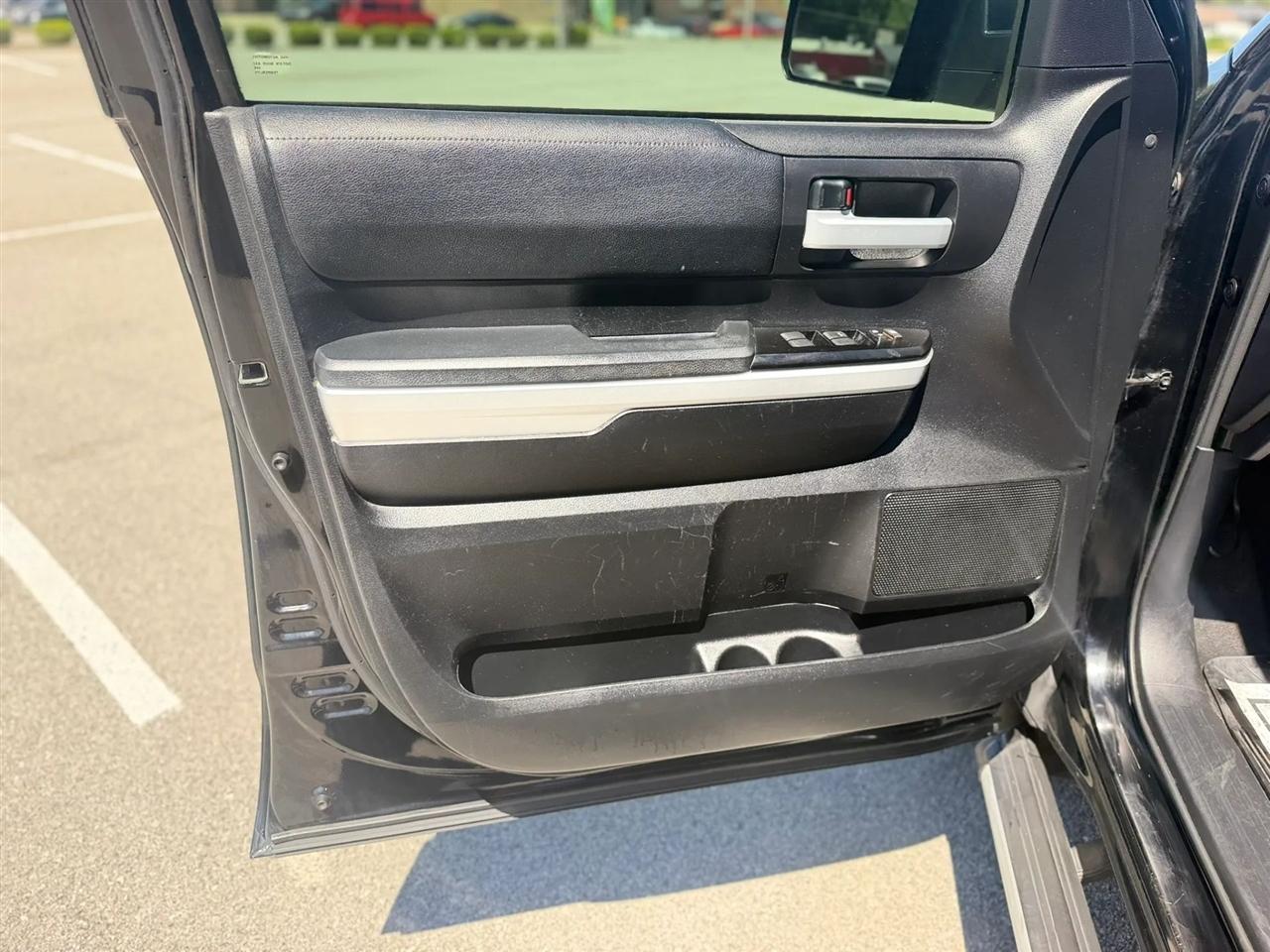 Toyota Tundra 4WD TRD Pro CrewMax 5.5' Bed 5.7L (Natl) 2017
