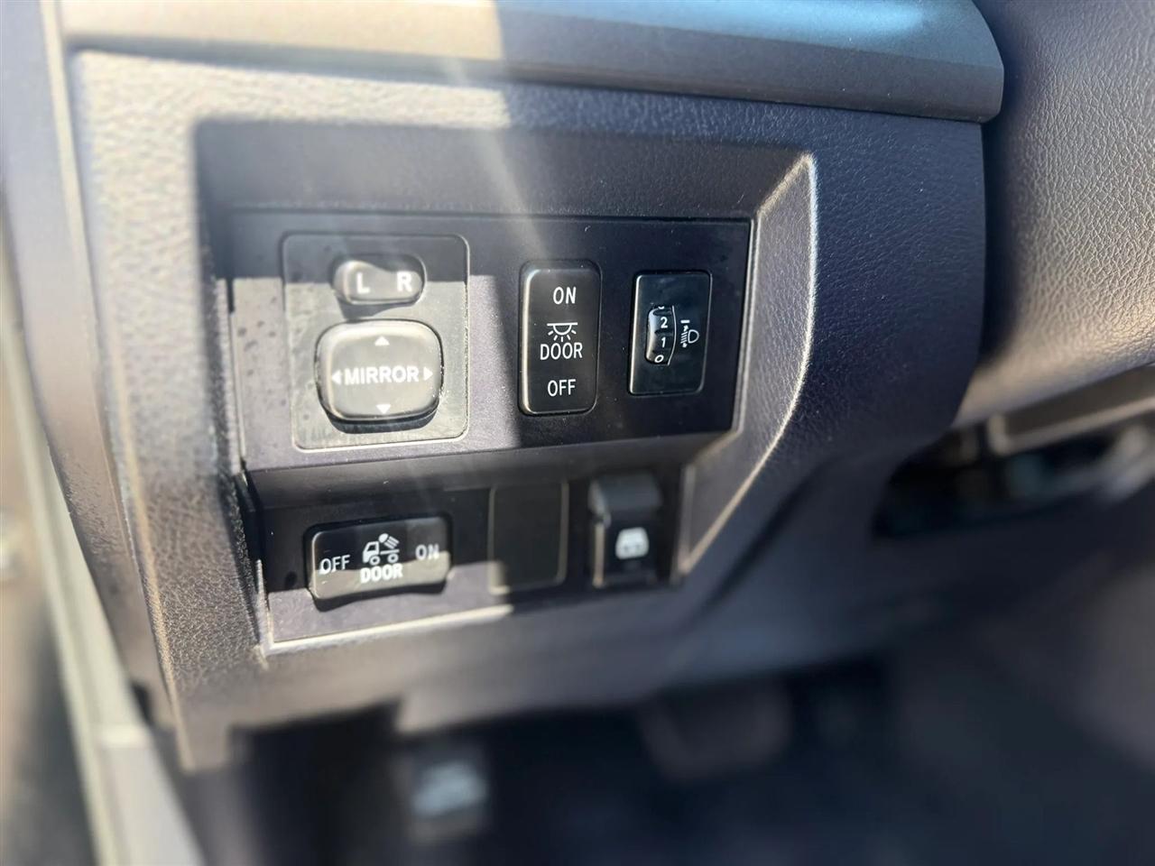 Toyota Tundra 4WD TRD Pro CrewMax 5.5' Bed 5.7L (Natl) 2017