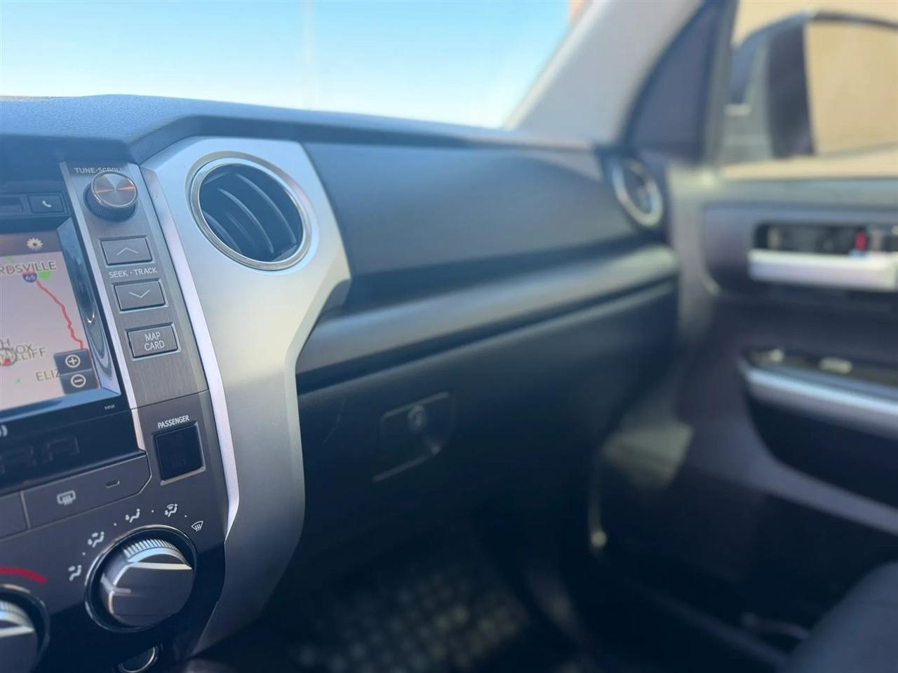 Toyota Tundra 4WD TRD Pro CrewMax 5.5' Bed 5.7L (Natl) 2017