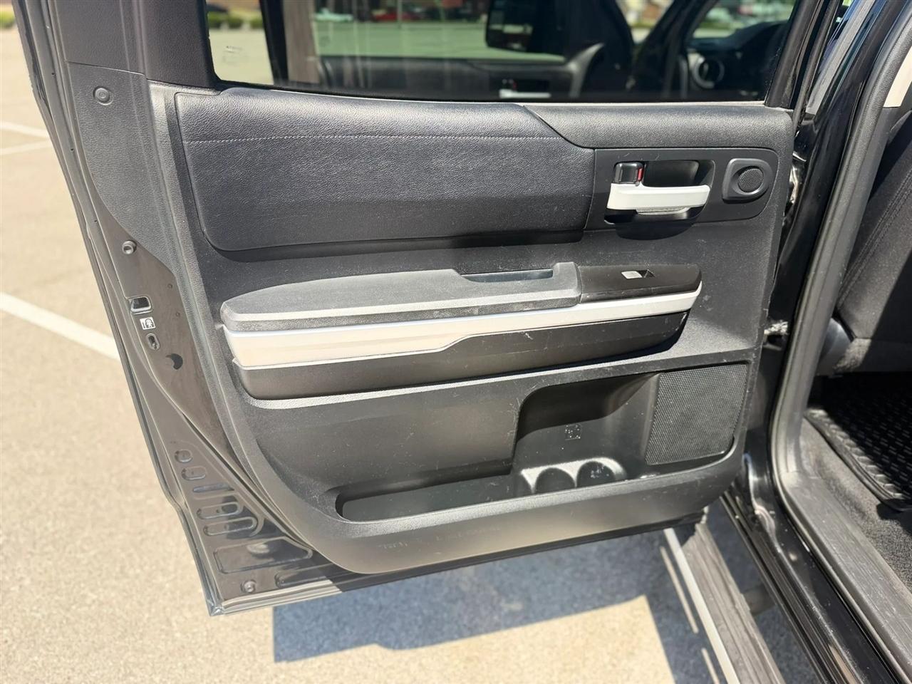 Toyota Tundra 4WD TRD Pro CrewMax 5.5' Bed 5.7L (Natl) 2017