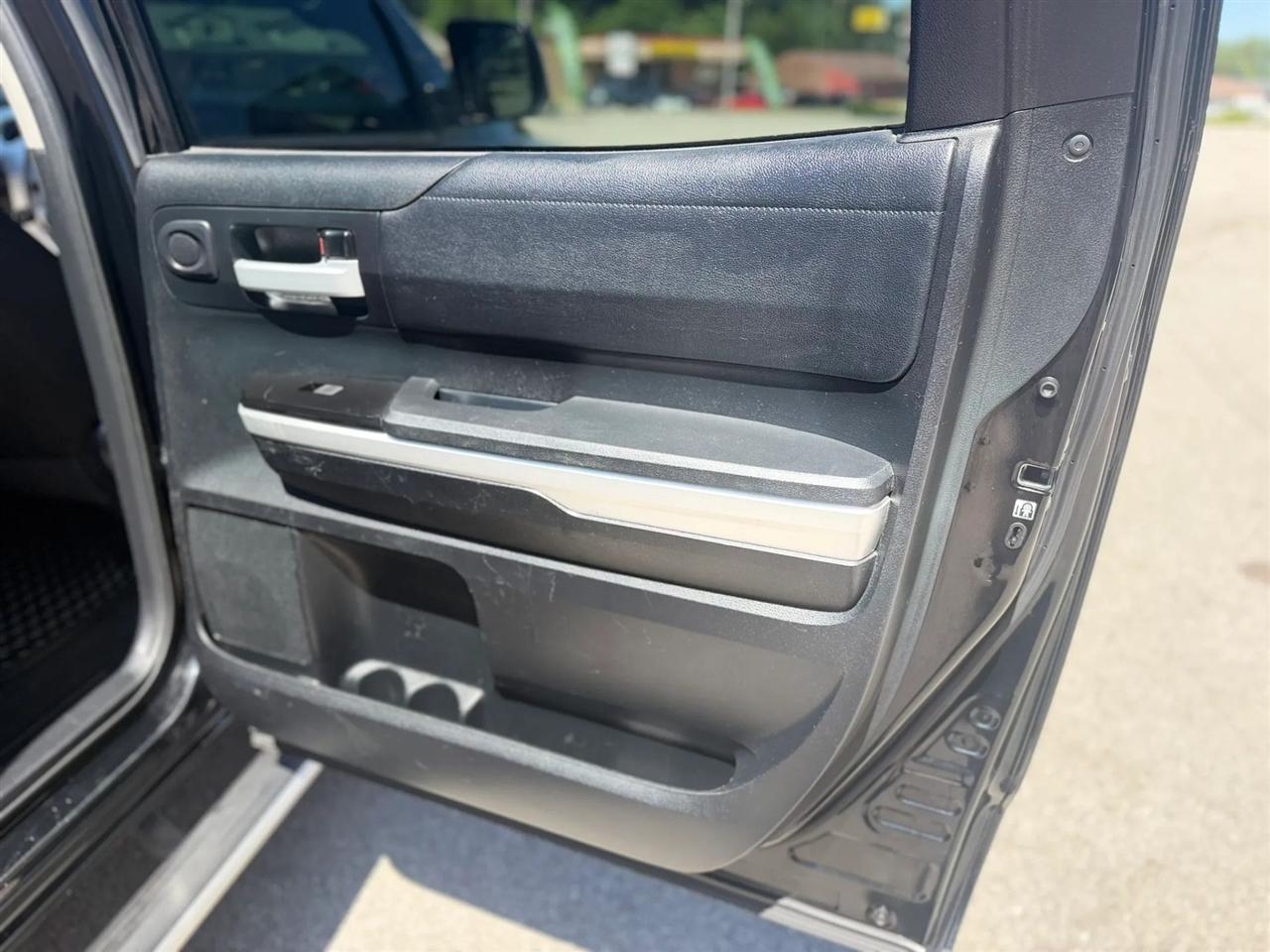Toyota Tundra 4WD TRD Pro CrewMax 5.5' Bed 5.7L (Natl) 2017