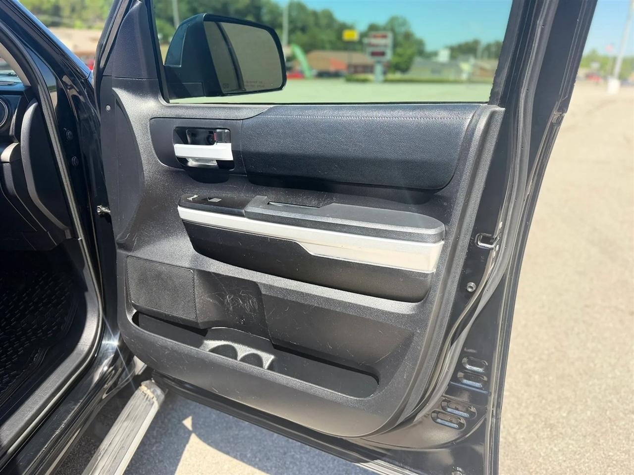 Toyota Tundra 4WD TRD Pro CrewMax 5.5' Bed 5.7L (Natl) 2017