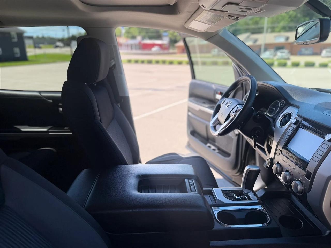 Toyota Tundra 4WD TRD Pro CrewMax 5.5' Bed 5.7L (Natl) 2017