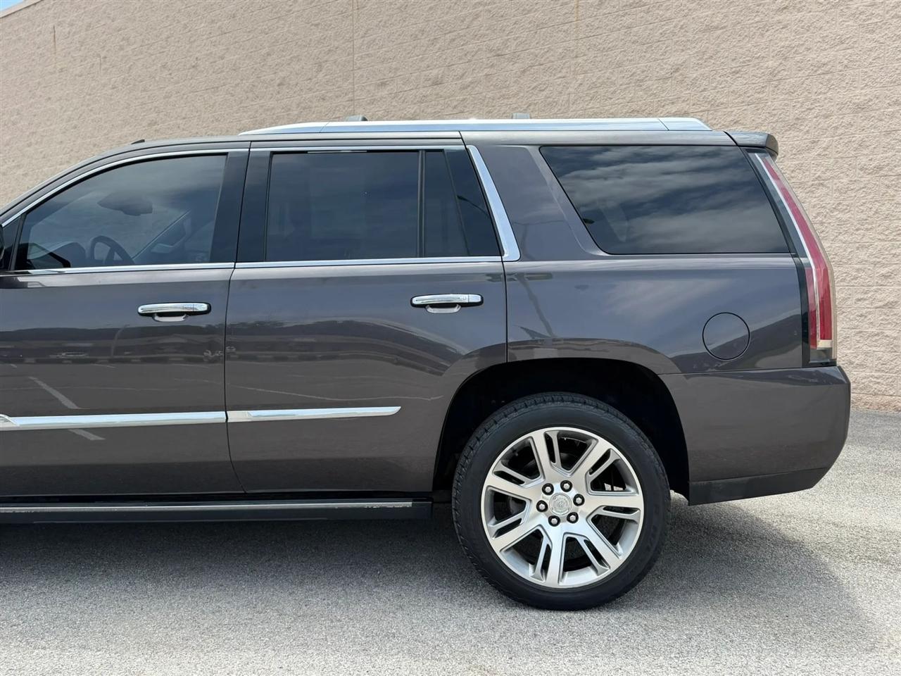 Cadillac Escalade 4WD 4dr Premium 2015