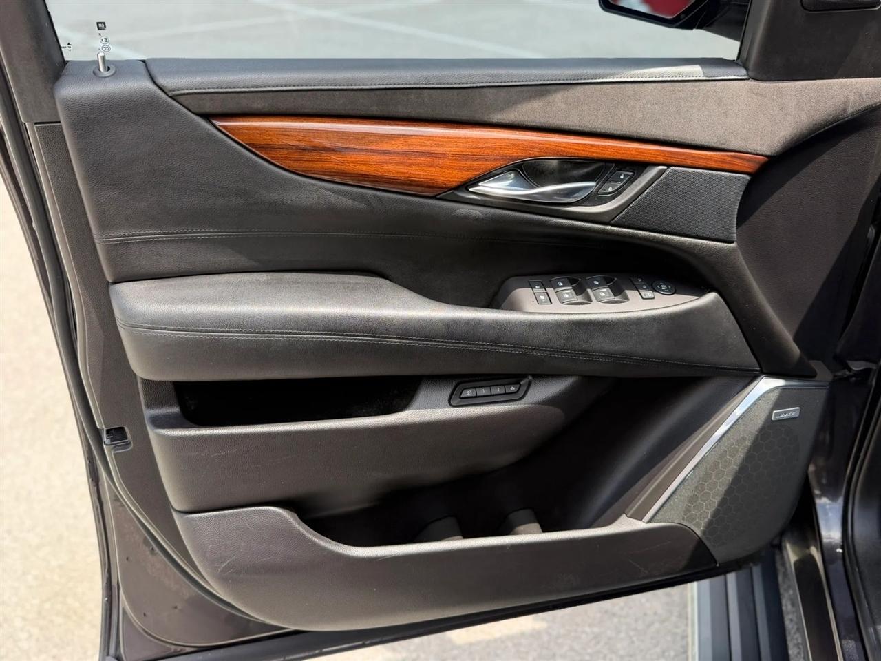 Cadillac Escalade 4WD 4dr Premium 2015