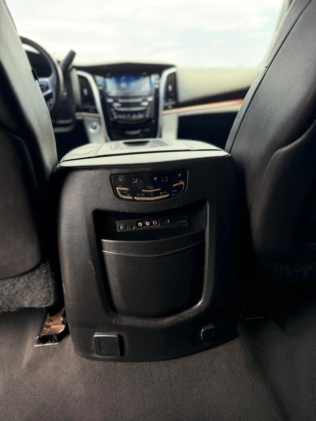 Cadillac Escalade 4WD 4dr Premium 2015