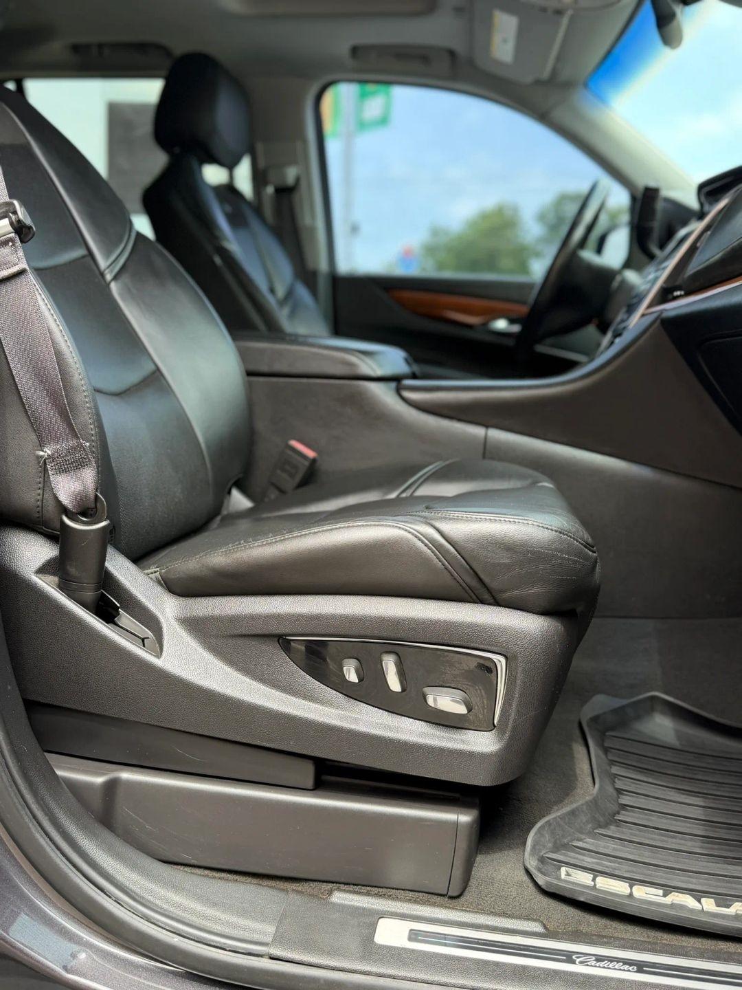 Cadillac Escalade 4WD 4dr Premium 2015