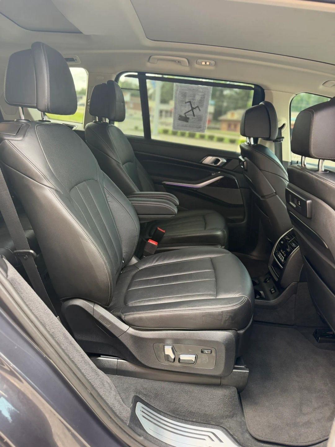 BMW X7 xDrive50i Sports Activity Vehicle 2019