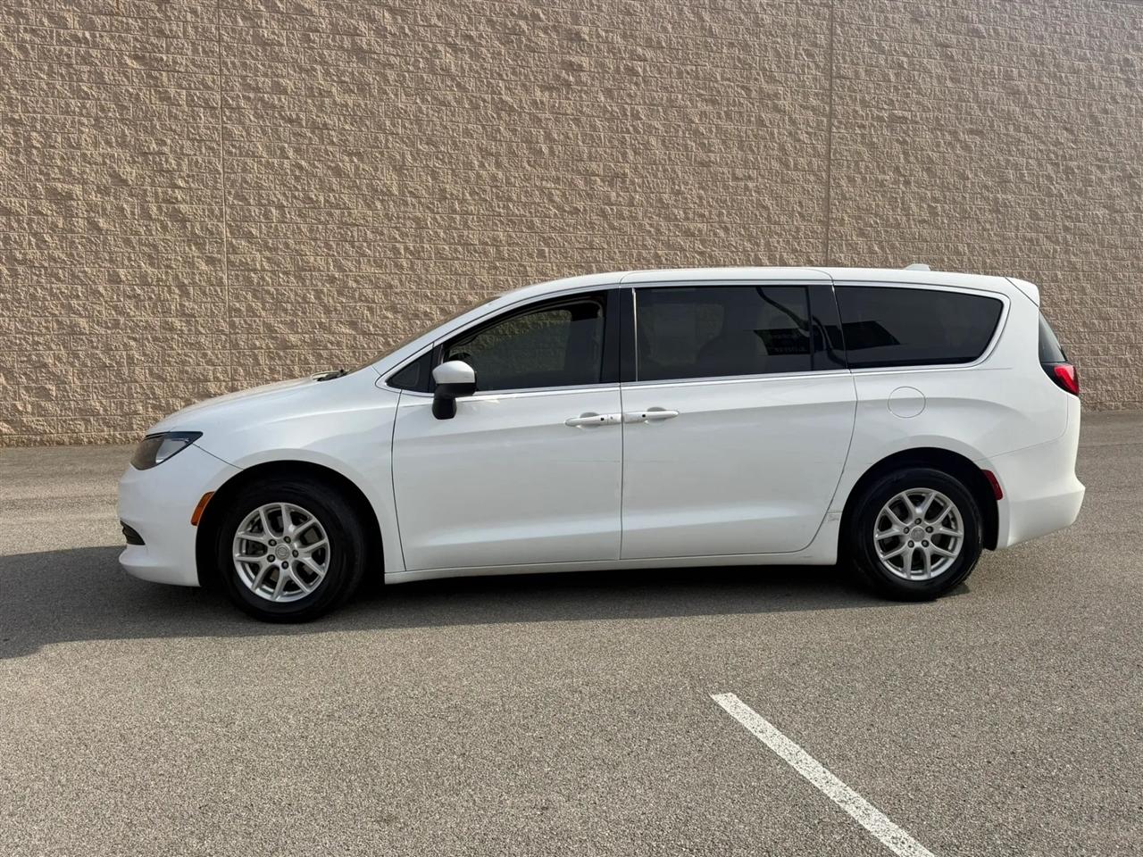 Chrysler Pacifica Touring FWD 2017
