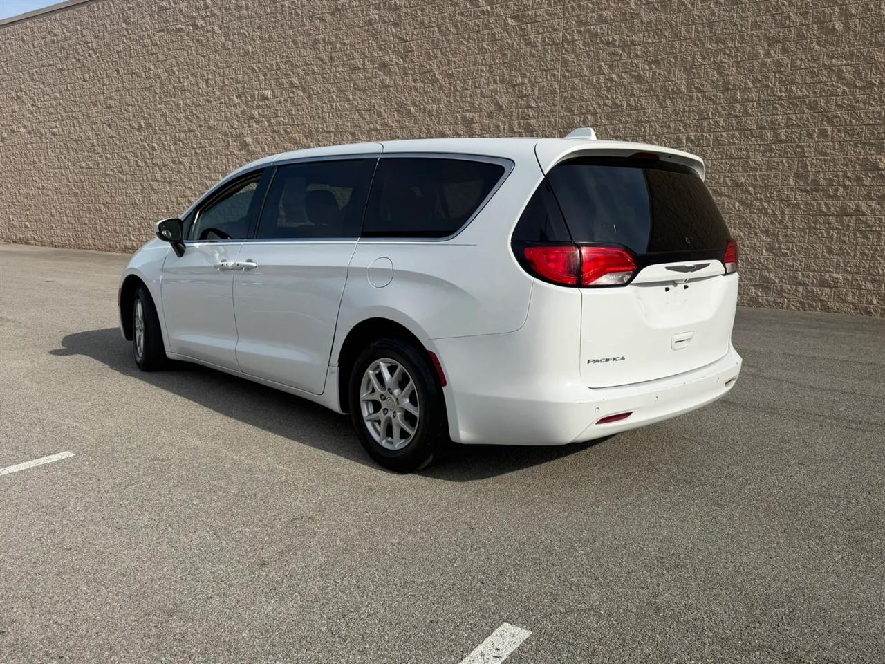 Chrysler Pacifica Touring FWD 2017