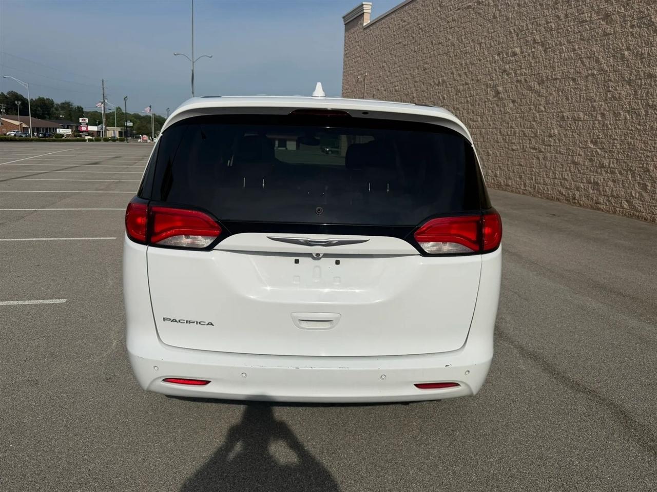 Chrysler Pacifica Touring FWD 2017