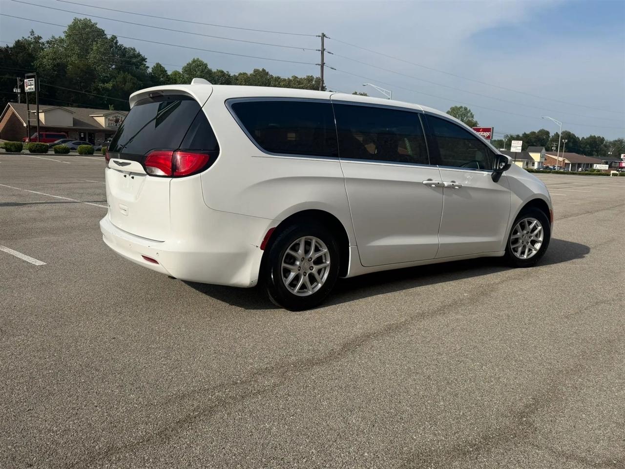 Chrysler Pacifica Touring FWD 2017