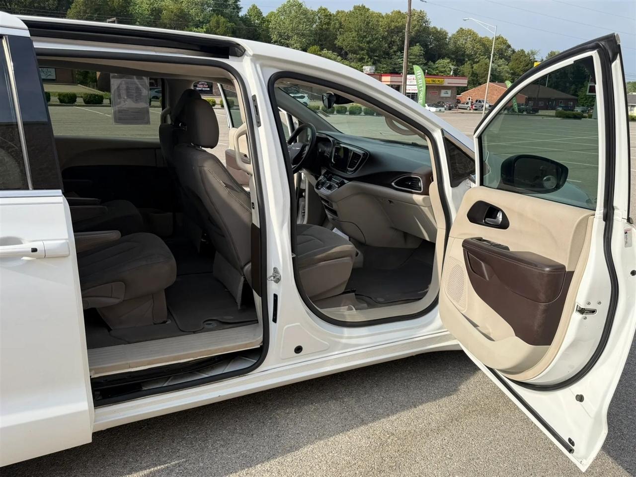 Chrysler Pacifica Touring FWD 2017