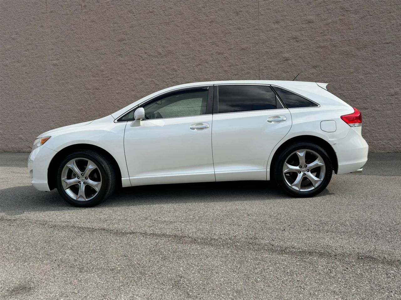 Toyota Venza 4dr Wgn V6 AWD (Natl) 2010