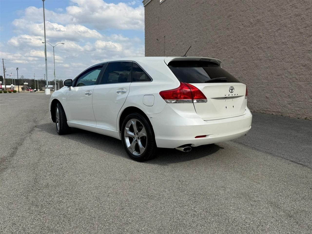 Toyota Venza 4dr Wgn V6 AWD (Natl) 2010