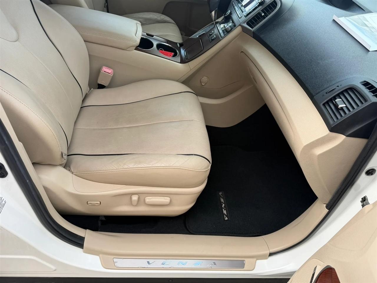 Toyota Venza 4dr Wgn V6 AWD (Natl) 2010