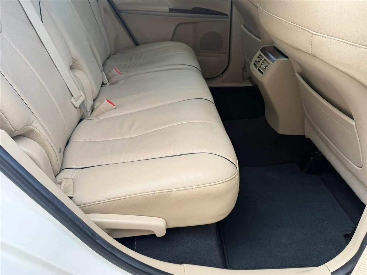 Toyota Venza 4dr Wgn V6 AWD (Natl) 2010