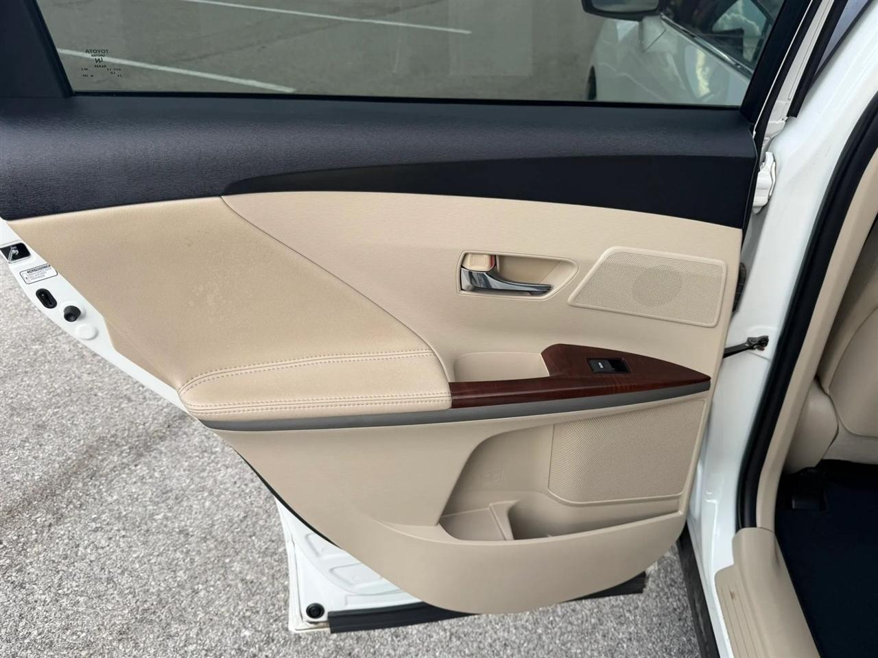 Toyota Venza 4dr Wgn V6 AWD (Natl) 2010