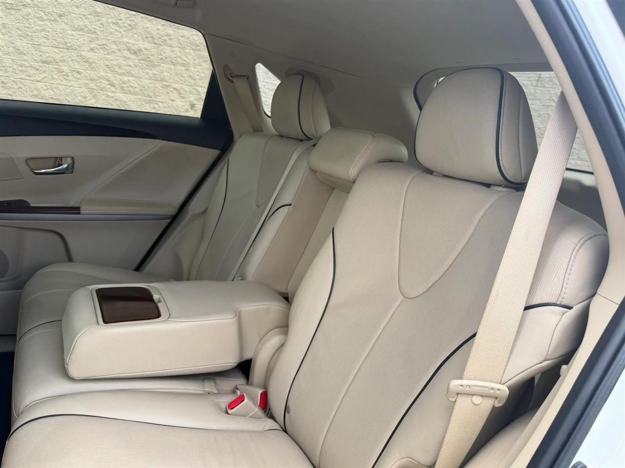 Toyota Venza 4dr Wgn V6 AWD (Natl) 2010