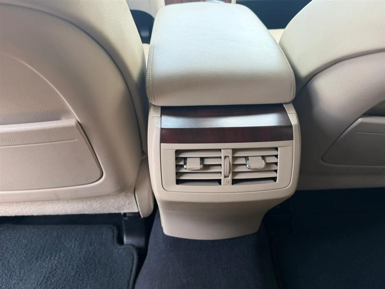 Toyota Venza 4dr Wgn V6 AWD (Natl) 2010