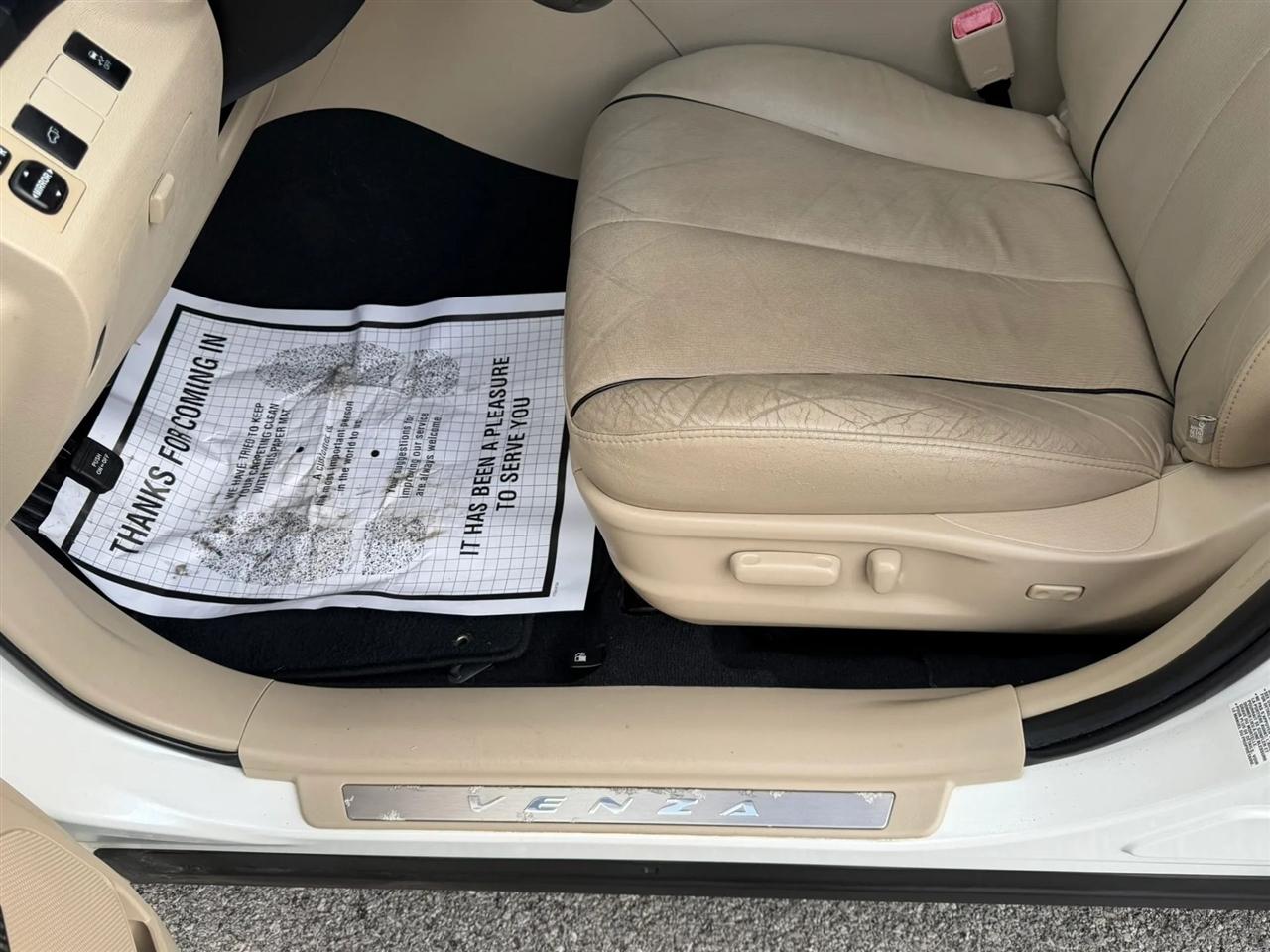 Toyota Venza 4dr Wgn V6 AWD (Natl) 2010